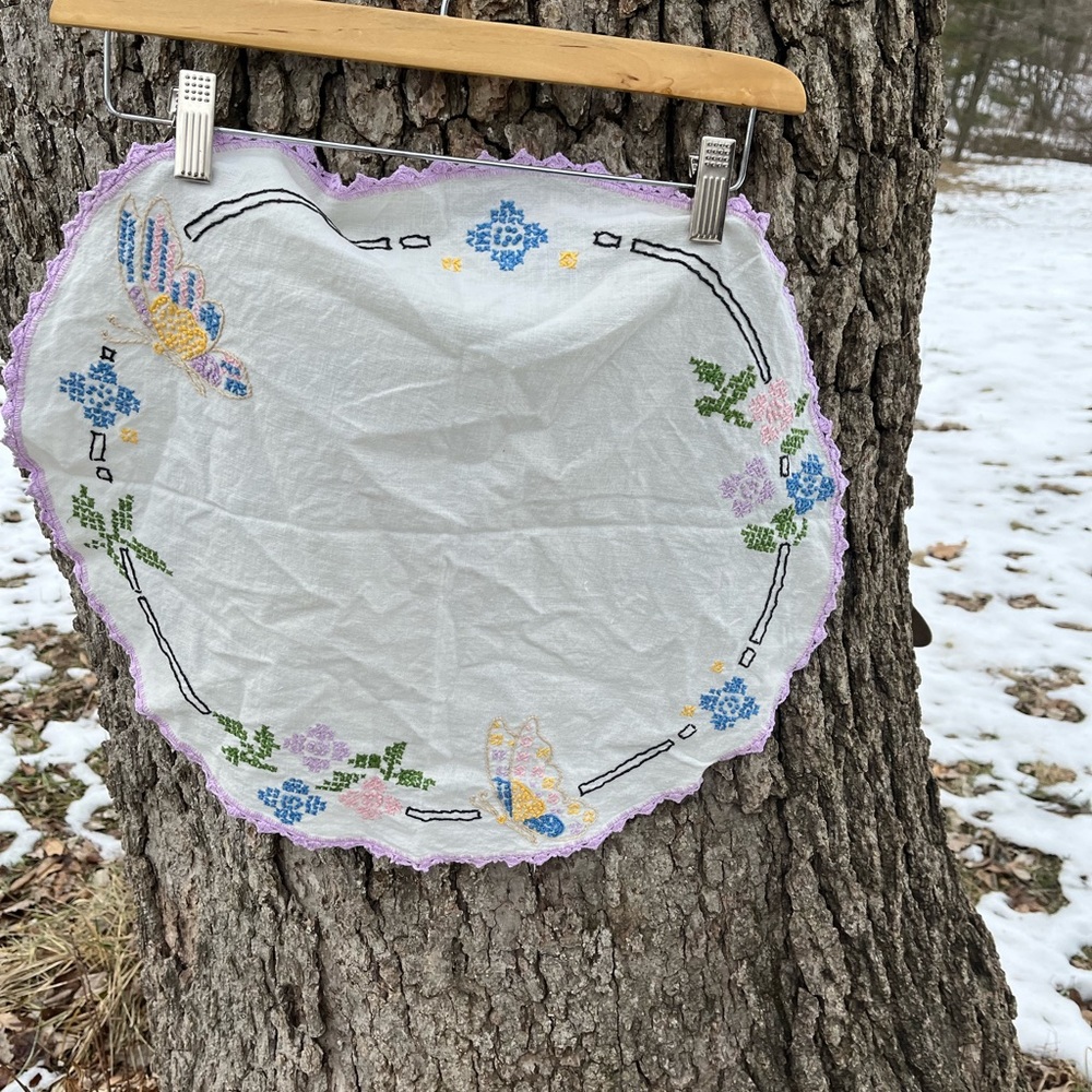 ⬇️Price Drop!⬇️ Vintage Oval Linen